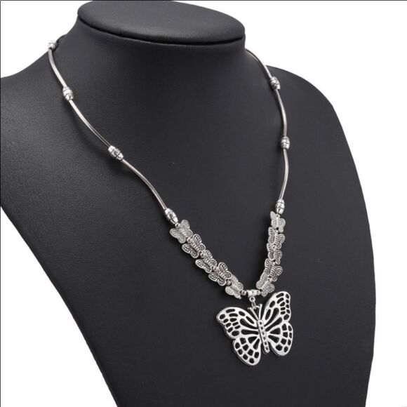 Classy Silver Detailed Butterfly Necklace - Picture 3 of 6